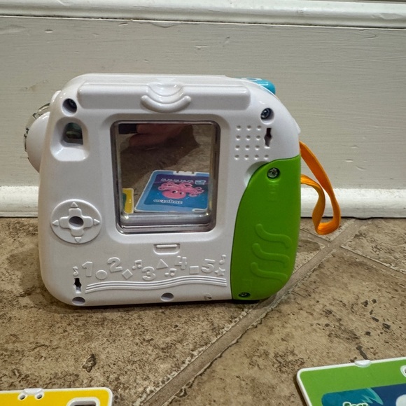 Leap Frog Learning Camera for Toddlers and Children - Picture 4 of 4